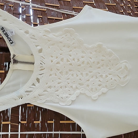 Cute Mini Dress with lace front - Picture 2 of 3